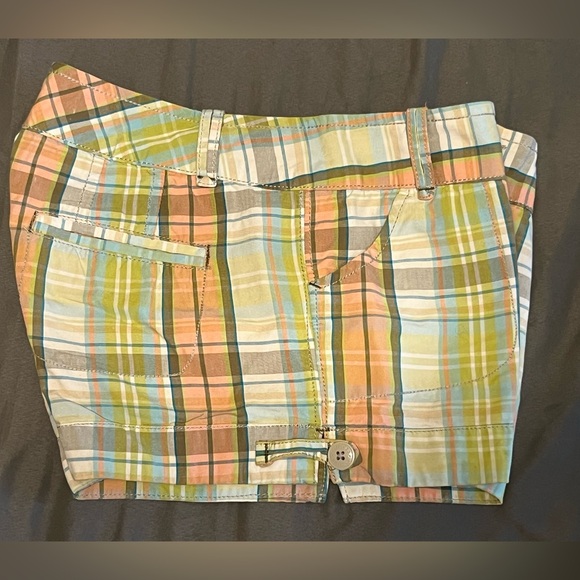Mossimo Suppy Co. Size 3 girls plaid shorts with leg button detail - Picture 6 of 8